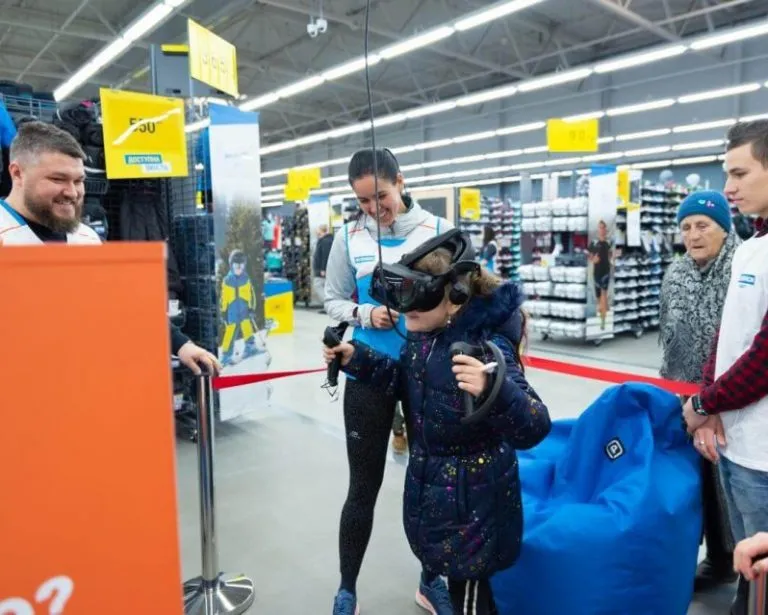VR-зона Decathlon: посетители играют в «Снорклинг на австралийском рифе»