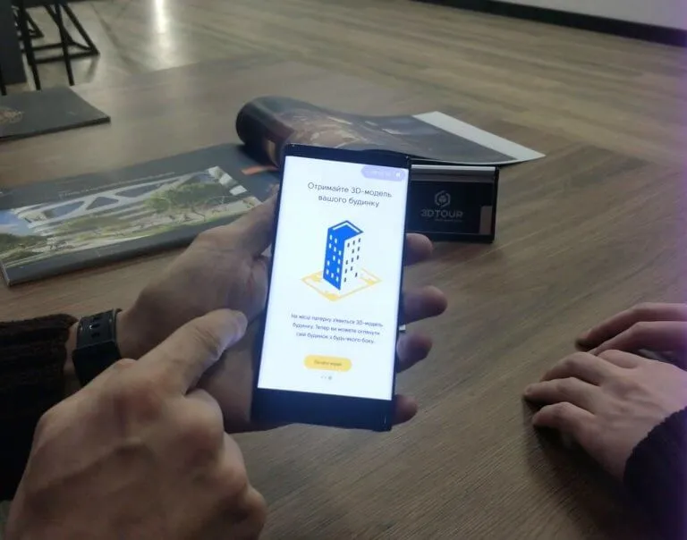 AR-приложение УкрБуд: 3D-модель дома на визитке и в альбоме продаж