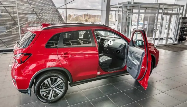 Mitsubishi Motors: облет 360 с хотспотами